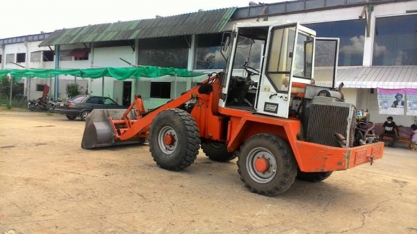 ขายรถตักล้อยาง ยี่ห้อ Schaeff รุ่น SKL851 มือสอง ขายรถตักล้อยาง ยี่ห้อ Schaeff รุ่น SKL851 มือสอง