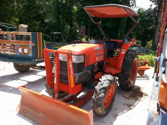 ขายรถไถ KUBOTA L3408DI รถสวยสภาพดี อุปกรณ์ครบ ดันหน้า ผานหลัง โรตารี่ เล่มทะเบียนพร้อมโอน ราคา210,000 สนใจโทร 090-8588220คุณนะ 093-3258446คุณบิว หรือเข้าดูสินค้าอื่นๆได้ที่ www.narong2truck.com หรือ www.truck.in.th/498 หรือเพจFacebook ณรงค์ ซื้อขายรถมือสอ