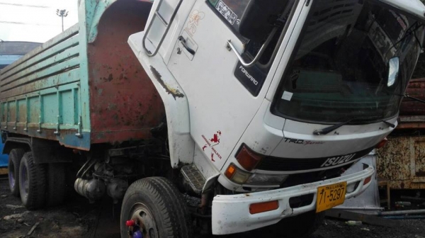 ขายรถดั้ม2เพลา ร็อกกี้ 270เทอร์โบอินเตอร์ แคชซี FXZ13NFY พาวเวอร์ เบรกจิฟฟี่ เอกสารถูกต้อง เล่มทะเบียนพร้อมโอน ราคา650,000 สนใจโทร 090-8588220คุณนะ 093-3258446คุณบิว หรือเข้าดูสินค้าอื่นๆได้ที่ www.narong2truck.com หรือ www.truck.in.th/498 หรือเพจFacebook