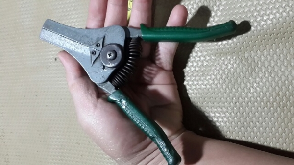 คีมปลอกสายไฟ Japan