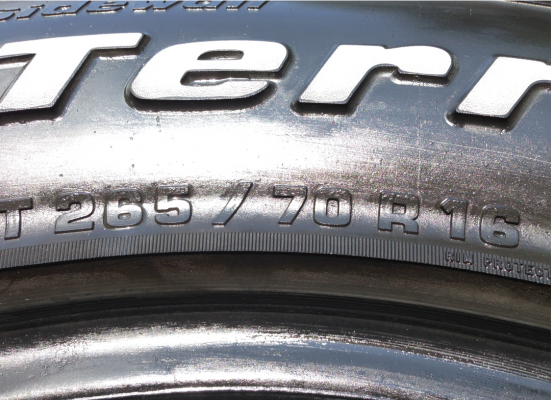 ยาง All BF Goodrich 265 70 16 ดอกเต็มติดหนวด ใช้ยาว ราคาไม่แพง ยาง All BF Goodrich 265 70 16 ดอกเต็มติดหนวด ใช้ยาว ราคาไม่แพง