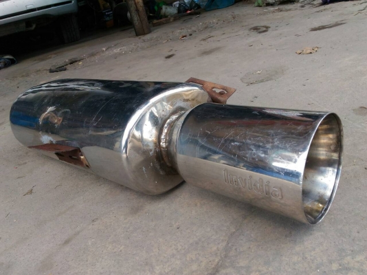 หม้อพักท่อไอเสียแสตนเลส อดีตเคยแรง ไส้ตรง2.5นิ้ว ปาก4.5นิ้ว 500บาท อยู่ดอนเมือง TEL0890671028 IDline0890671028