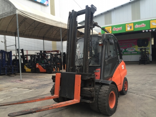 ขายโฟล์คลิฟท์ LINDE 5ตัน เสายกได้สูง4เมตร เครื่องยนต์ดีเซล งาซไลด์ซ้ายขวาได้ สนใจติดต่อ บริษัท ชัยเสรียานยนต์ จำกัด ติดต่อโดยตรงที่ 086-0801238 ทางบริษัทมีบริการเช่าเครื่องจักร รายวัน/รายเดือน ซ่อมบำรุงเครื่องจักร/รถบรรทุก ใกล้นิคมอุตสาหกรรมเกตุเวย์