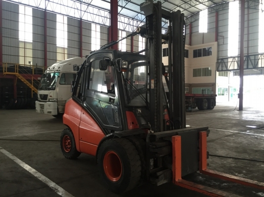 ขายโฟล์คลิฟท์ LINDE 5ตัน เสายกได้สูง4เมตร เครื่องยนต์ดีเซล งาซไลด์ซ้ายขวาได้ สนใจติดต่อ บริษัท ชัยเสรียานยนต์ จำกัด ติดต่อโดยตรงที่ 086-0801238 ทางบริษัทมีบริการเช่าเครื่องจักร รายวัน/รายเดือน ซ่อมบำรุงเครื่องจักร/รถบรรทุก ใกล้นิคมอุตสาหกรรมเกตุเวย์