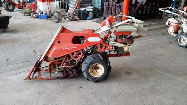 รถเกี่ยวข้าวเดินตามแบบมัดข้าวในตัว UEY เก่าญี่ปุ่น เกี่ยวมัด 1 แถว 2 ล้อ ใช้งานง่าย รถเกี่ยวข้าวเดินตามแบบมัดข้าวในตัว UEY เก่าญี่ปุ่น เกี่ยวมัด 1 แถว 2 ล้อ ใช้งานง่าย