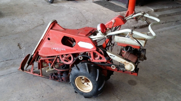 รถเกี่ยวข้าวเดินตามแบบมัดข้าวในตัว UEY เก่าญี่ปุ่น เกี่ยวมัด 1 แถว 2 ล้อ ใช้งานง่าย รถเกี่ยวข้าวเดินตามแบบมัดข้าวในตัว UEY เก่าญี่ปุ่น เกี่ยวมัด 1 แถว 2 ล้อ ใช้งานง่าย