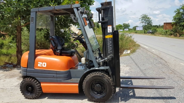 ขายด่วนรถยกTOY0TAดีเซล6FD20ยก2.0ตันเสาสูง3เมตรยางตัน4เส้นรถนอกเพิ่งนำเข้ามาใหม่ยังไม่เคยใช้งานในเมืองไทยเลย