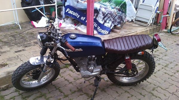 Honda GL250 cc ( สีน้ำเงิน )วางไรฟานก้อนกระทุ้ง พรบ 2559 ชุดโอนครบ เลขตรงทุกตัว แจ้งเปลี่ยนเครื่องแล้ว ล้อ 3.5 นิ้วหน้าหลังท่อแทรปสั้น เครื่องดีมากเงียบๆ บิดติดมือ เหลือทำระบบไฟ 28500 3.อะไหล่มือ 2 ต่างๆ รายละเอียดราคาใต้รูป สอบถามได้ 0891709610 รับของรัง