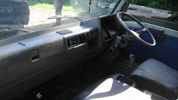 หัว HINO FC ฃุปเปอร์เสี่ย สภาพสวยเดิมๆของครบ กันชน กรอง คันเกียร์ ขาหน้า-หลัง ตู้แอร์ บังโคลน ยกใส่ได้เลย พร้อมใช้ ราคาถูก