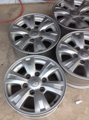 เเม็กขอบ 16  น็อต 6 รู มิตซูบิซิ ปาเจโร่ 1 ชุด