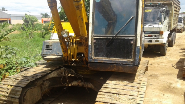 ขายรถแม็คโค komatsu pc120-5 สภาพพร้อมใช้