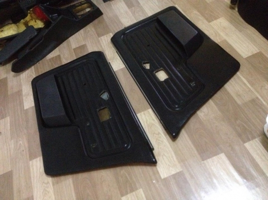 ขายแผงประตูหนังดำ e30 4 ประตู ของครบตามรูป สภาพok ราคา2000 โทร0924462525โส กทม