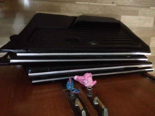 ขายแผงประตูหนังดำ e30 4 ประตู ของครบตามรูป สภาพok ราคา2000 โทร0924462525โส กทม