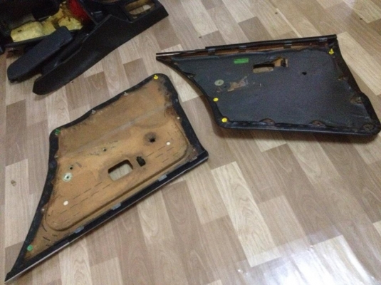 ขายแผงประตูหนังดำ e30 4 ประตู ของครบตามรูป สภาพok ราคา2000 โทร0924462525โส กทม