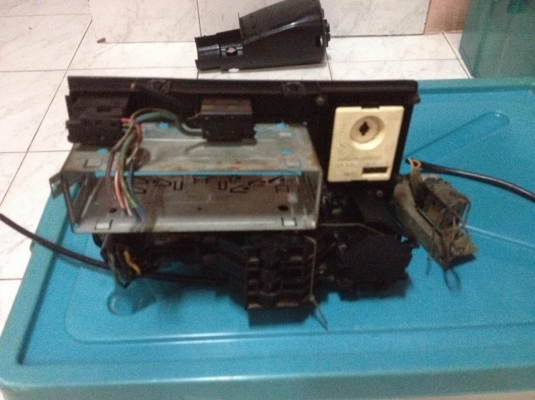 ขายชุดแผงหน้าปัดแอร์ e30 อุปกรณ์ครบตามรูป สภาพok ราคา1000 โทร0924462525โส กทม