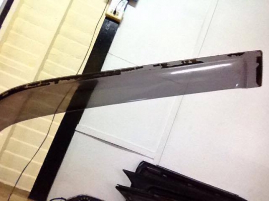 ขายกันสาด e30 4 ประตู ไม่แตกหัก สภาพok ราคา2000 โทร0924462525โส กทม