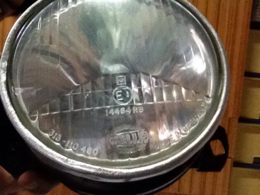 ขายไฟหน้าแท้  e30  เลนไม่แตกร้าว สภาพok ราคา1400 โทร0924462525โส กทม