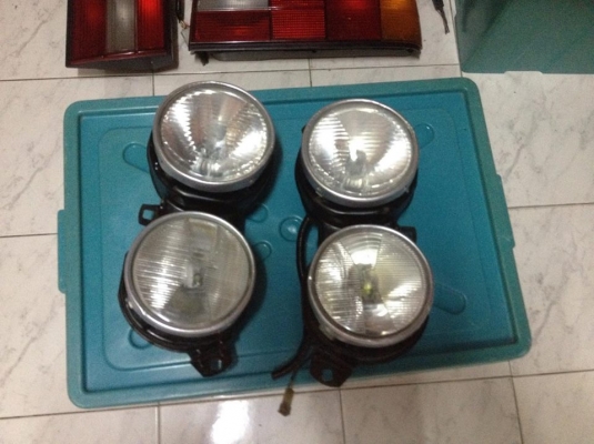 ขายไฟหน้าแท้  e30  เลนไม่แตกร้าว สภาพok ราคา1400 โทร0924462525โส กทม