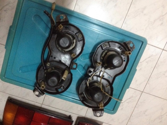 ขายไฟหน้าแท้  e30  เลนไม่แตกร้าว สภาพok ราคา1400 โทร0924462525โส กทม