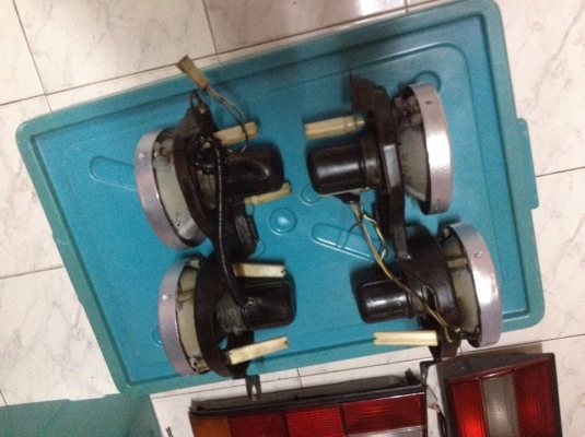 ขายไฟหน้าแท้  e30  เลนไม่แตกร้าว สภาพok ราคา1400 โทร0924462525โส กทม