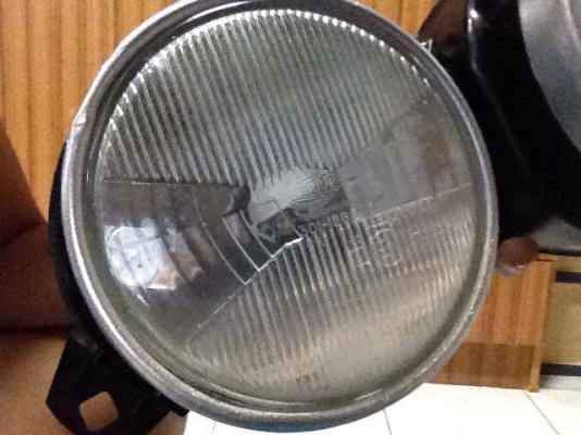 ขายไฟหน้าแท้  e30  เลนไม่แตกร้าว สภาพok ราคา1400 โทร0924462525โส กทม