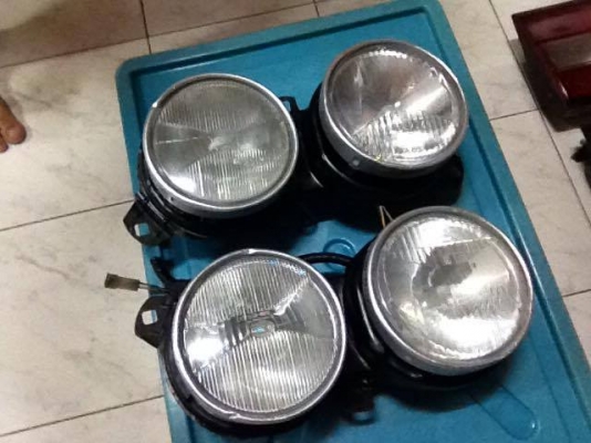 ขายไฟหน้าแท้  e30  เลนไม่แตกร้าว สภาพok ราคา1400 โทร0924462525โส กทม