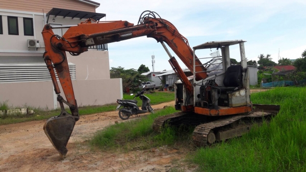ขายรถแบ็คโฮ HITACHI 50 URG รถเดิมๆ ตามรุ่น รถทำงานอยู่ พร้อมใช้งาน เอกสารซื้อขาย