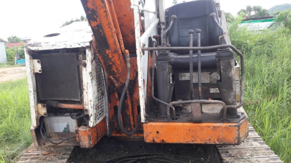 ขายรถแบ็คโฮ HITACHI 50 URG รถเดิมๆ ตามรุ่น รถทำงานอยู่ พร้อมใช้งาน เอกสารซื้อขาย