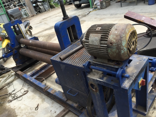 ขายเครื่องม้วนเหล็ก5ฟุตระบบมอเตอร์เกียร์ม้วนได้6-8มิลลูกกลิ้งตันครับ