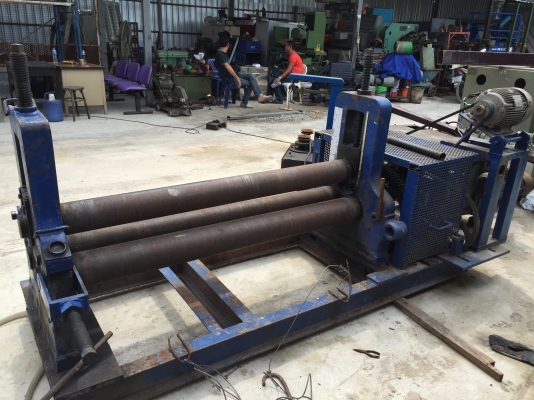 ขายเครื่องม้วนเหล็ก5ฟุตระบบมอเตอร์เกียร์ม้วนได้6-8มิลลูกกลิ้งตันครับ