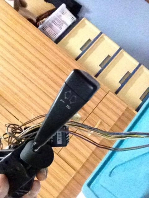 ขายก้านไฟเลี้ยว e30  สภาพokไม่แตกหัก สายไฟครบ ราคา400 โทร0924462525โส กทม