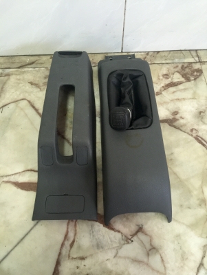 ขายคอนโซลเกียร์ธรรมดา HONDA รุ่น CIVIC 3 ประตูของเดิมเลย ขายคอนโซลเกียร์ธรรมดา HONDA รุ่น CIVIC 3 ประตูของเดิมเลย