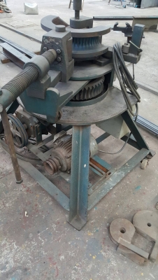 เครื่องดัดท่อ