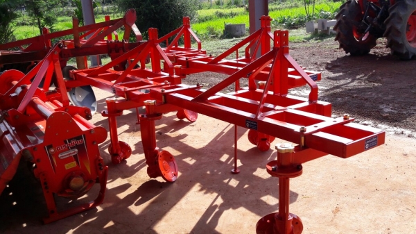 ขาย ผานยกร่องมันติดรถไถตั่งแต่30แรงขึ้น