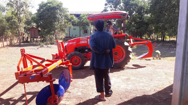 ขาย ผานยกร่องมันติดรถไถตั่งแต่30แรงขึ้น