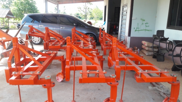 ขาย ผานยกร่องมันติดรถไถตั่งแต่30แรงขึ้น