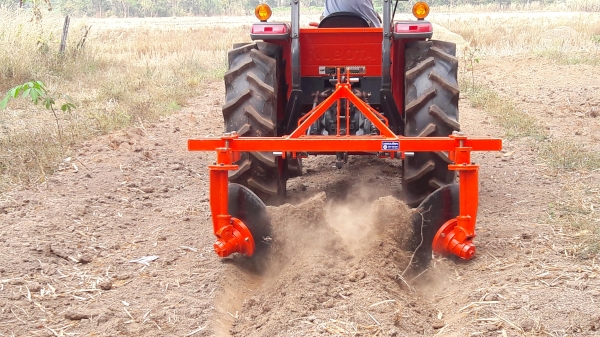 ขาย ผานยกร่องมันติดรถไถตั่งแต่30แรงขึ้น