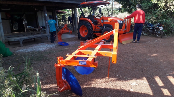 ขาย ผานยกร่องมันติดรถไถตั่งแต่30แรงขึ้น