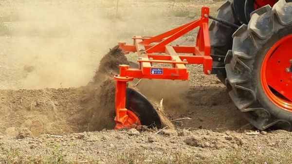 ขาย ผานยกร่องมันติดรถไถตั่งแต่30แรงขึ้น