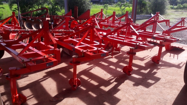 ขาย ผานยกร่องมันติดรถไถตั่งแต่30แรงขึ้น