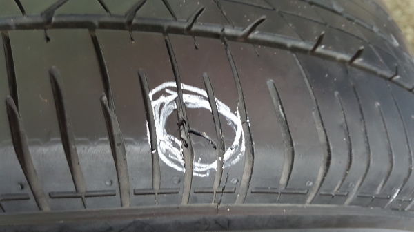 ขายยาง Bridgestone Turanza ER33MZ 215/55R17 สัปดาห์ที่ 31/12 จำนวน 4 เส้น สภาพตามรูป มีตำหนิ 1 เส้น โทร 0897400615 ขายยาง Bridgestone Turanza ER33MZ 215/55R17 สัปดาห์ที่ 31/12 จำนวน 4 เส้น สภาพตามรูป มีตำหนิ 1 เส้น โทร 0897400615