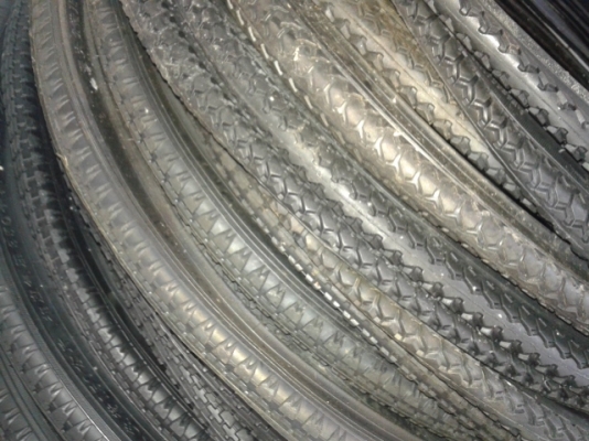 ยางนอกจักรยานใหม่ เก่าเก็บ ยางในไม่มี