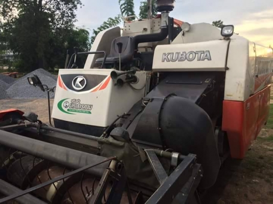 ขายรถเกี่ยวข้าว KUBOTA DC70 รองกระสอบ ปี56 ใช้งานน้อย 1235ชั่วโมง รถบ้าน เกี่ยวแต่ข้าวนาปี รถสวยสภาพดีมาก เอกสารถูกต้อง เล่มทะเบียนพร้อมโอน ราคา460,000 สนใจโทร 090-8588220คุณนะ 093-3258446คุณบิว หรือเข้าดูสินค้าอื่นๆได้ที่ www.narong2truck.com หรือ www.tr
