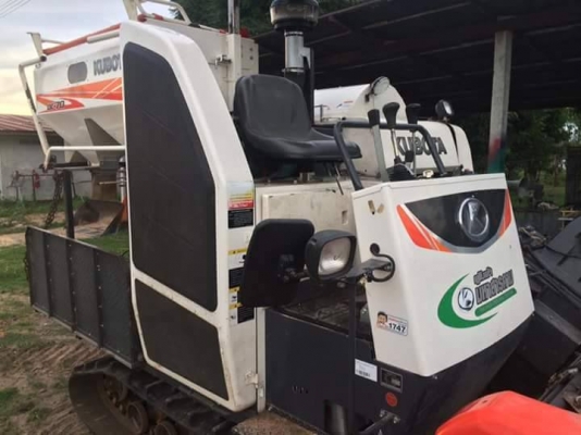 ขายรถเกี่ยวข้าว KUBOTA DC70 รองกระสอบ ปี56 ใช้งานน้อย 1235ชั่วโมง รถบ้าน เกี่ยวแต่ข้าวนาปี รถสวยสภาพดีมาก เอกสารถูกต้อง เล่มทะเบียนพร้อมโอน ราคา460,000 สนใจโทร 090-8588220คุณนะ 093-3258446คุณบิว หรือเข้าดูสินค้าอื่นๆได้ที่ www.narong2truck.com หรือ www.tr