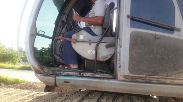 ขายแม็คโค มาร์สไฟ ซุปเปอร์ 200 สภาพดีพร้อมใช้ ไฟฟ้าเต็ม จอเตี้ย ทะเบียนพร้อม ขายแม็คโค มาร์สไฟ ซุปเปอร์ 200 สภาพดีพร้อมใช้ ไฟฟ้าเต็ม จอเตี้ย ทะเบียนพร้อม