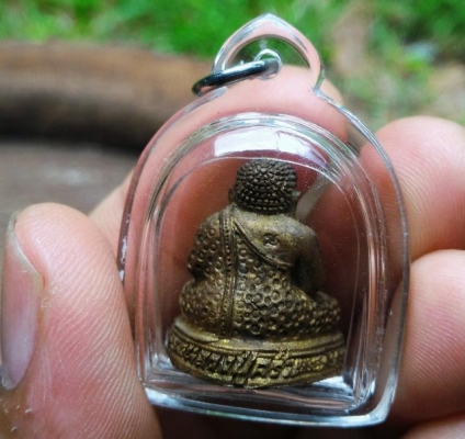 หลวงปู่คร่ำ ยโสธโร กริ่งพระสังกัจจายน์ เนื้อทองดอกบวบ ปลุกเสก ณ.วัดวังหว้า จ.ระยอง เมื่อปี พศ.2537 พุทธคุณ เมตตามหานิยม มหาโชค มหาลาภ ค้าขายร่ำรวย ทรัพย์สิน เงินทอง สภาพสวยพระแท้