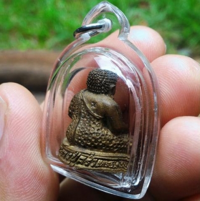 หลวงปู่คร่ำ ยโสธโร กริ่งพระสังกัจจายน์ เนื้อทองดอกบวบ ปลุกเสก ณ.วัดวังหว้า จ.ระยอง เมื่อปี พศ.2537 พุทธคุณ เมตตามหานิยม มหาโชค มหาลาภ ค้าขายร่ำรวย ทรัพย์สิน เงินทอง สภาพสวยพระแท้