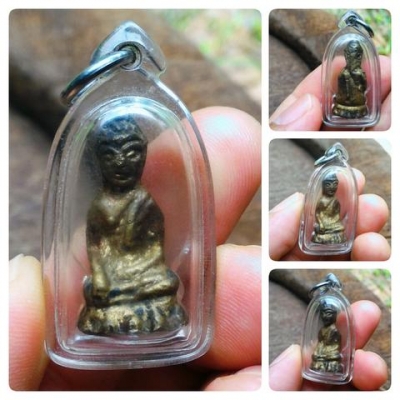 พระบัวเข็มโบราณ เนื้อโลหะทองเหลืองหล่อโบราณ พิมพ์สวยพระหิ้งเก่าสวยครับ (เนื้อทองดอกบวบ)