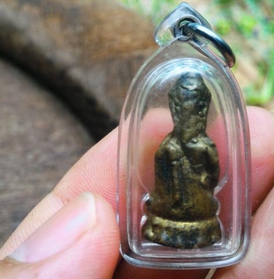 พระบัวเข็มโบราณ เนื้อโลหะทองเหลืองหล่อโบราณ พิมพ์สวยพระหิ้งเก่าสวยครับ (เนื้อทองดอกบวบ)