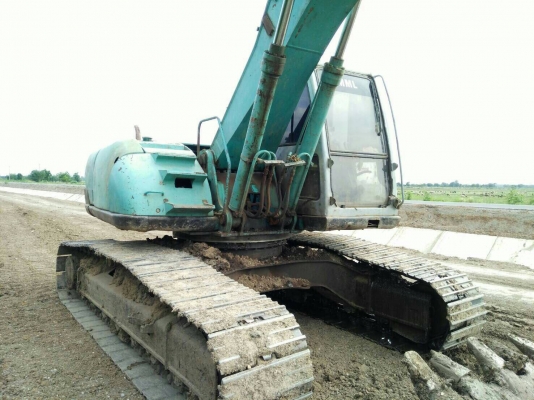 รถแบคโฮ KOBELCO  มีเล่มทะเบียนพร้อมโอน รถปี 2555